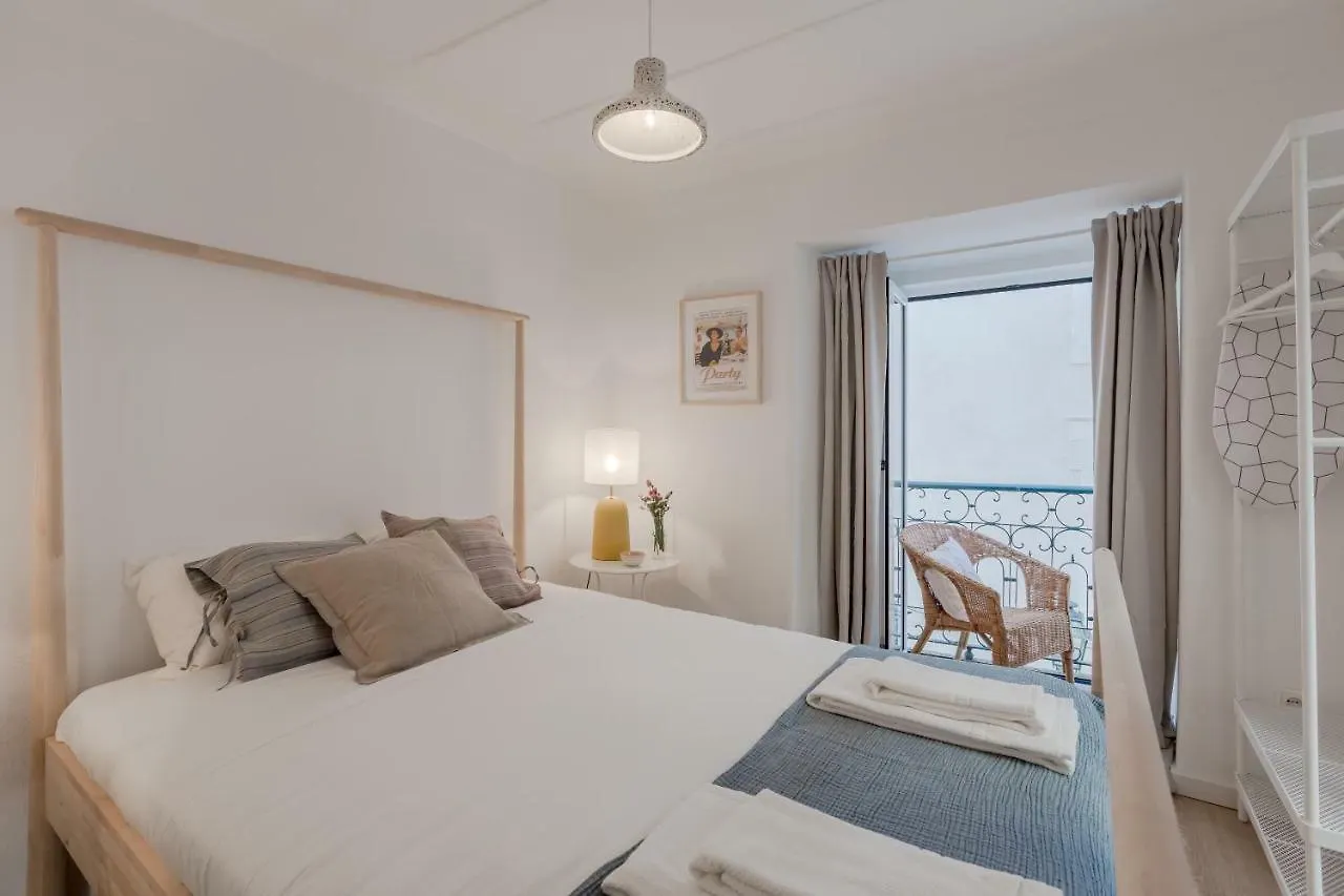 Sunny Bairro Alto & Chiado Apartment, By Timecooler Lisbon Portugal