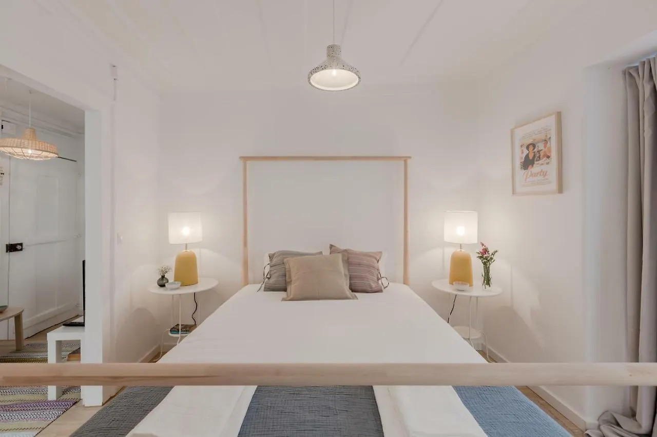 Sunny Bairro Alto & Chiado Apartment, By Timecooler Lisbon 0*,